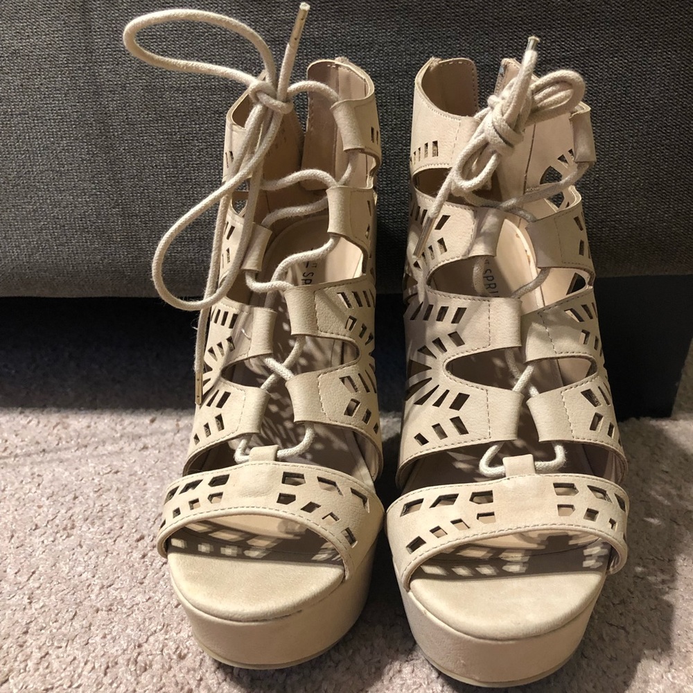 Nude Wedges - Picture 2 of 3